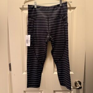 NWT Black Stripe Pocket Light n Tight Hi-Rise Capri 20" (8-10)